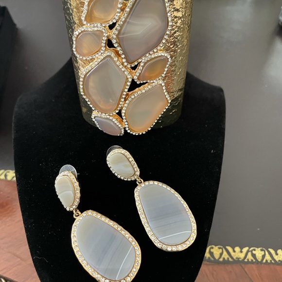 NWOT Gold Hammered Cuff wit Stones Set - Picture 2 of 5